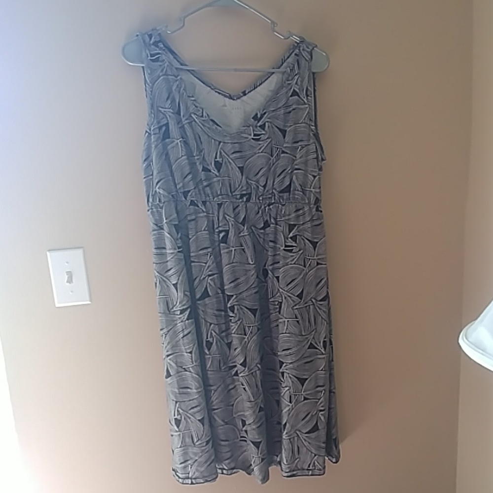 Black/White dress